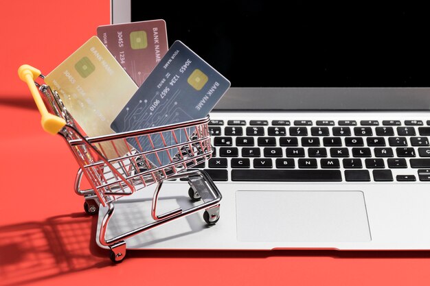 Czy zakupy online zastąpią tradycyjne? Poradnik dla nowoczesnych konsumentów