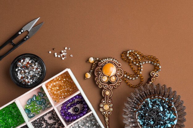 Dodatki i biżuteria – jak wybrać idealnie pasujący łańcuch dla siebie?