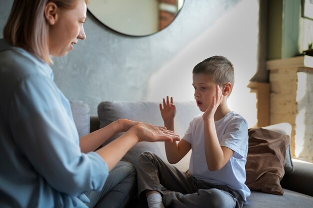 Jakie są najczęstsze objawy zaburzeń neurologicznych u dzieci i młodzieży?