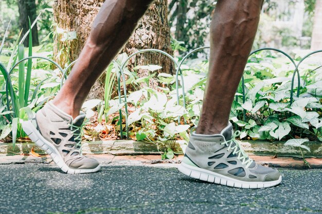 Ewolucja mody sportowej: jak obuwie sportowe stało się nieodłącznym elementem codziennego stylu