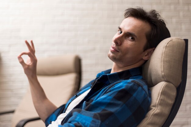 Jak sesje hipnoterapii mogą pomóc w radzeniu sobie z emocjami?