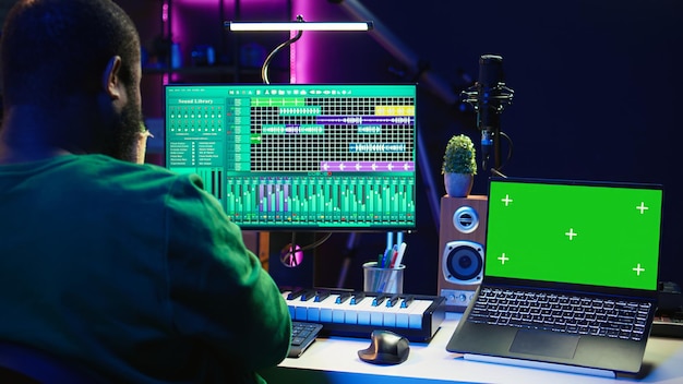 Zanurz się w świecie dźwięków: sztuka tworzenia muzyki elektronicznej w domowym studio